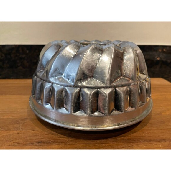 Vintage Kaiser Bundt Pan Jello Mold - Picture 3 of 9